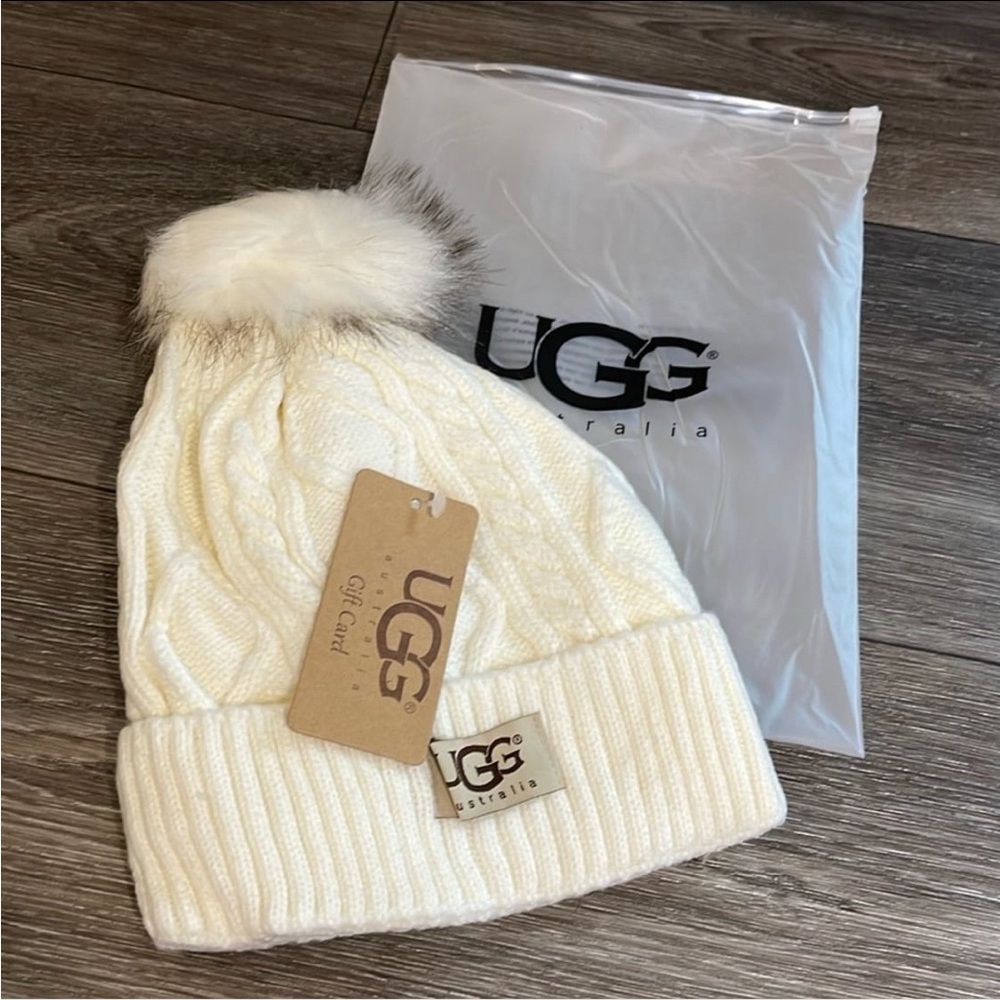 UGG Australia Cream Cable Knit Pom Pom Beanie Sherpa Lined! Brand New. - Picture 5 of 5